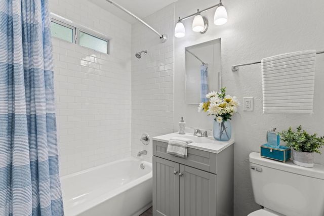 930 Beardsley Dr, West Sacramento, CA 95605