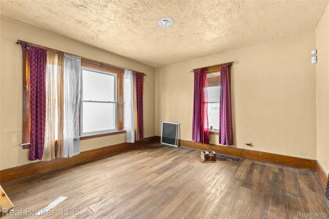 352 N Perry Street, Pontiac, MI 48342