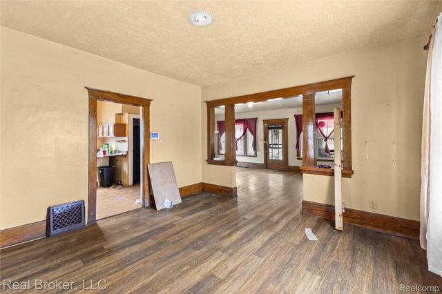 352 N Perry Street, Pontiac, MI 48342
