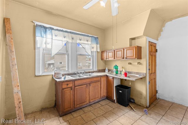 352 N Perry Street, Pontiac, MI 48342