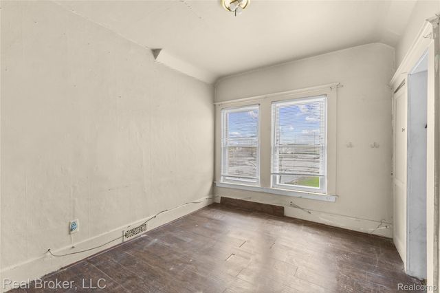 352 N Perry Street, Pontiac, MI 48342
