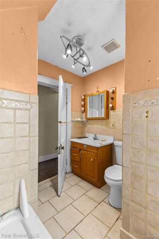 352 N Perry Street, Pontiac, MI 48342