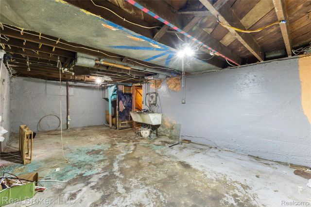 352 N Perry Street, Pontiac, MI 48342