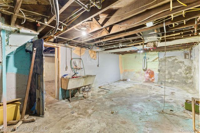 352 N Perry Street, Pontiac, MI 48342