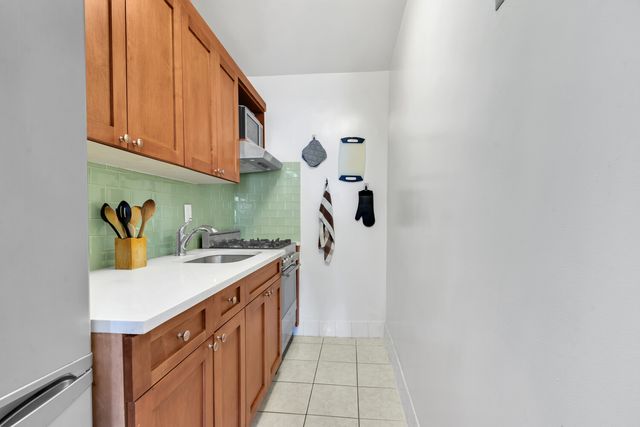 340 Haven Ave Apt 3R, New York City, NY 10033