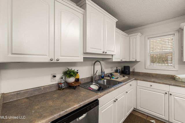 8 Findlay Street, Hattiesburg, MS 39402