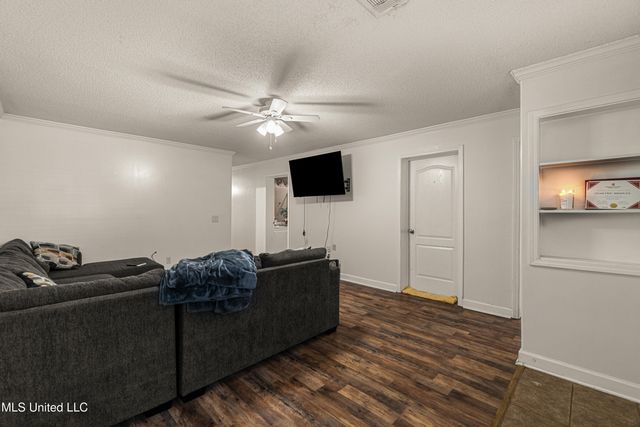 8 Findlay Street, Hattiesburg, MS 39402