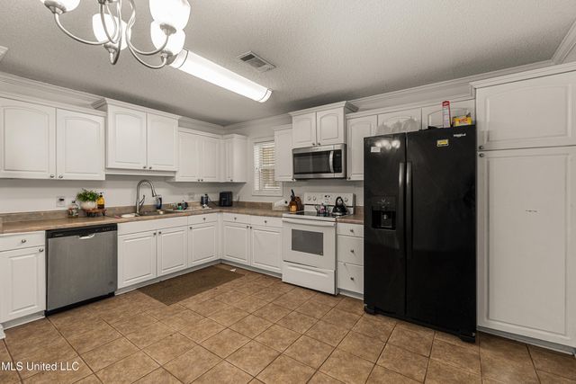 8 Findlay Street, Hattiesburg, MS 39402