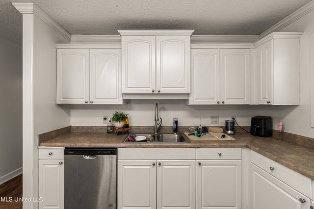 8 Findlay Street, Hattiesburg, MS 39402