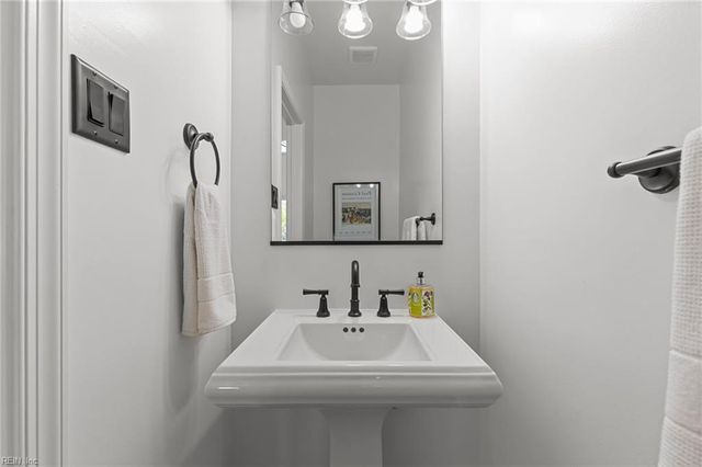 1308 Baecher LN, Norfolk, VA 23509