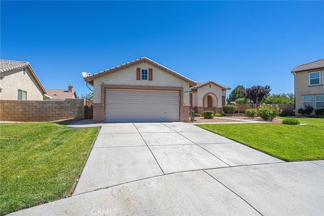1219 W Holguin Street, Lancaster, CA 93534