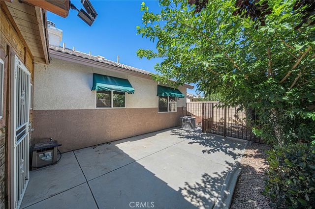 1219 W Holguin Street, Lancaster, CA 93534