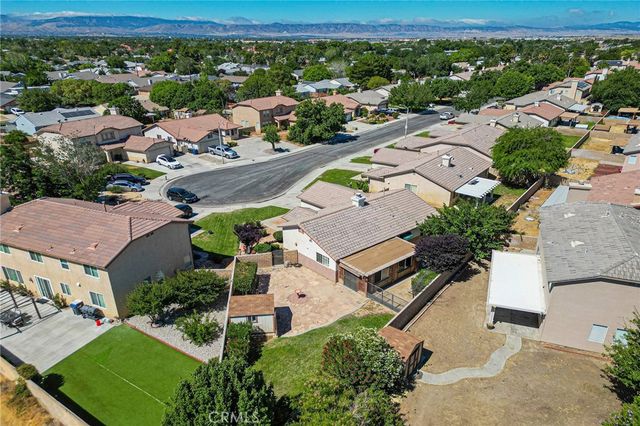 1219 W Holguin Street, Lancaster, CA 93534