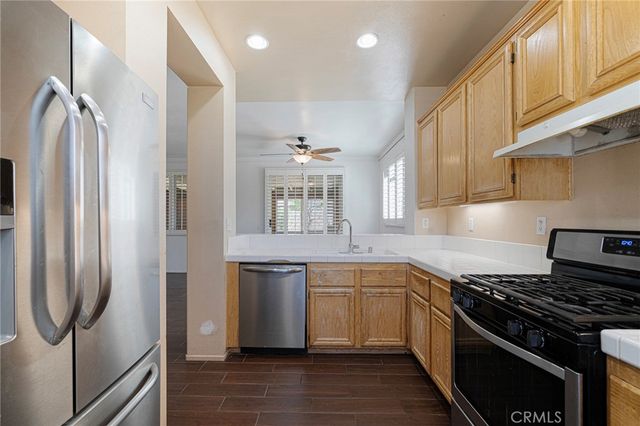 1219 W Holguin Street, Lancaster, CA 93534