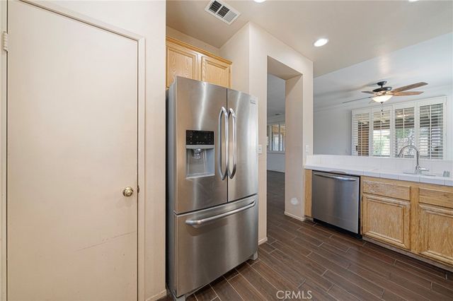1219 W Holguin Street, Lancaster, CA 93534