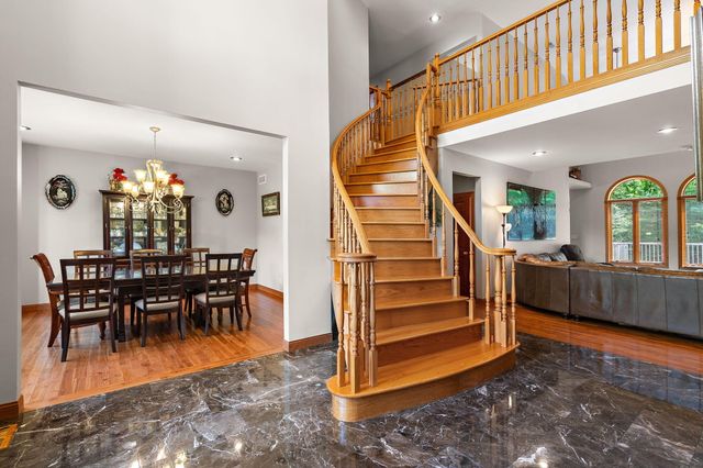 2 Timber Ridge Court, Valparaiso, IN 46385