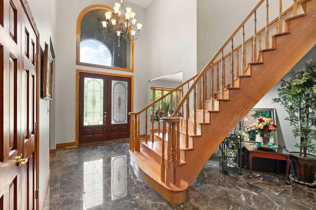 2 Timber Ridge Court, Valparaiso, IN 46385