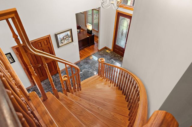 2 Timber Ridge Court, Valparaiso, IN 46385