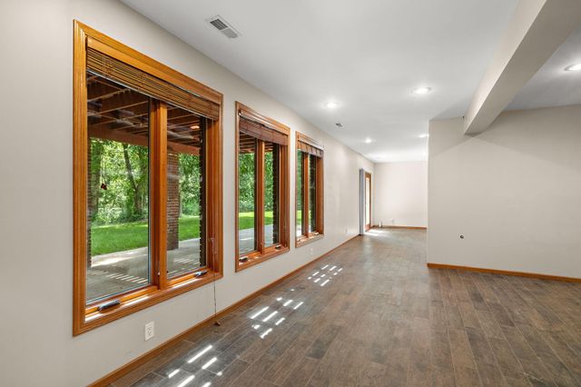 2 Timber Ridge Court, Valparaiso, IN 46385