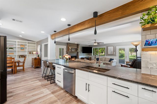 400 Oak Crest LN, Georgetown, TX 78628