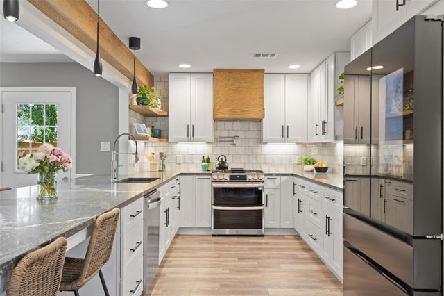 400 Oak Crest LN, Georgetown, TX 78628
