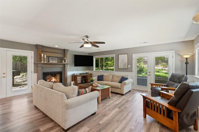 400 Oak Crest LN, Georgetown, TX 78628