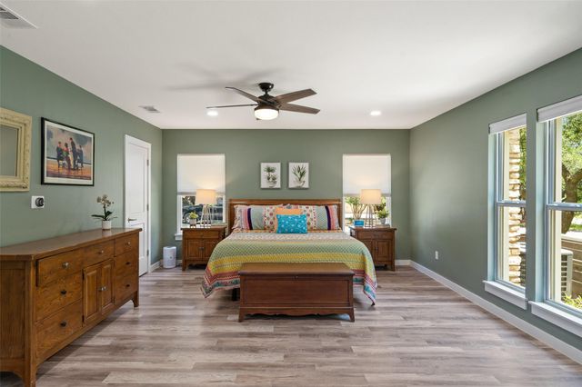 400 Oak Crest LN, Georgetown, TX 78628