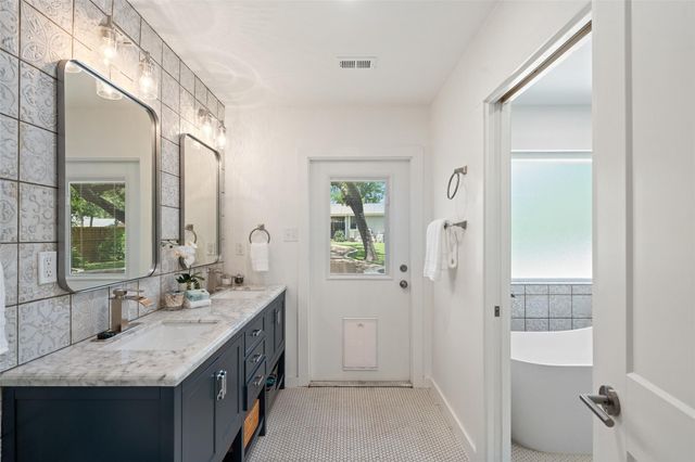 400 Oak Crest LN, Georgetown, TX 78628