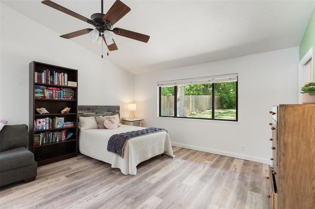 400 Oak Crest LN, Georgetown, TX 78628