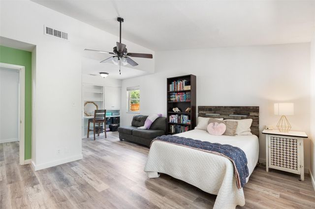 400 Oak Crest LN, Georgetown, TX 78628