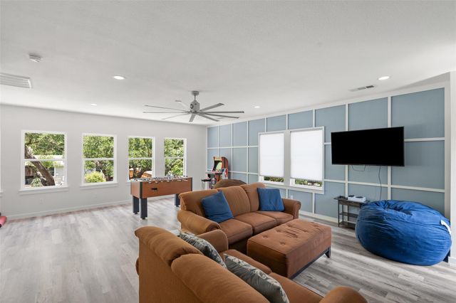 400 Oak Crest LN, Georgetown, TX 78628