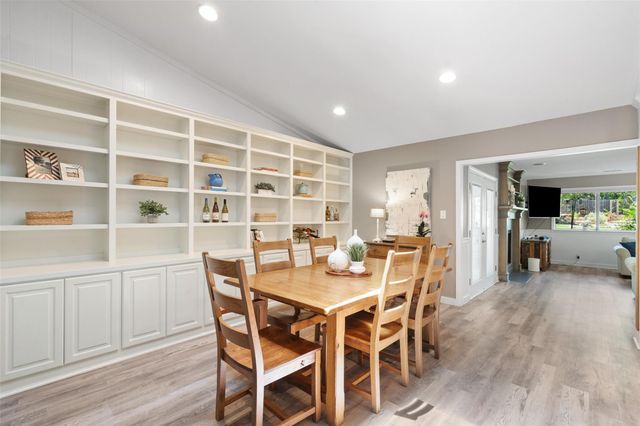 400 Oak Crest LN, Georgetown, TX 78628