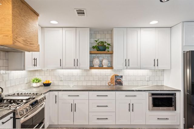 400 Oak Crest LN, Georgetown, TX 78628
