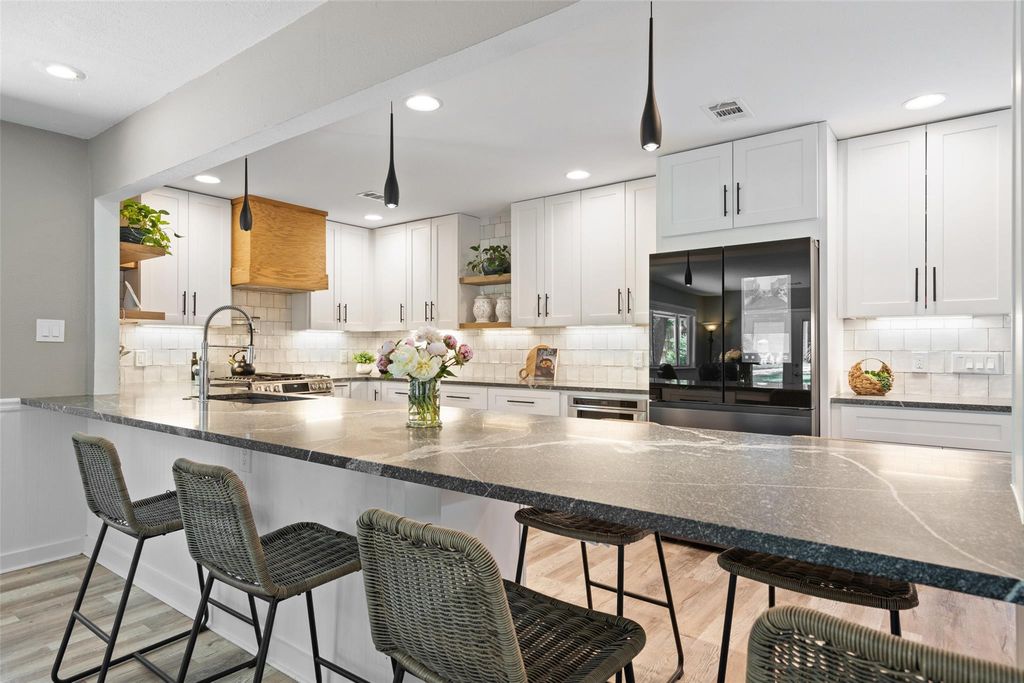 400 Oak Crest LN, Georgetown, TX 78628