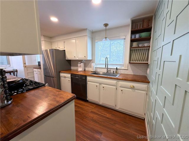 113 E Maple Court, Clarksville, IN 47129