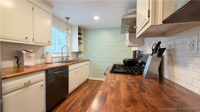 113 E Maple Court, Clarksville, IN 47129