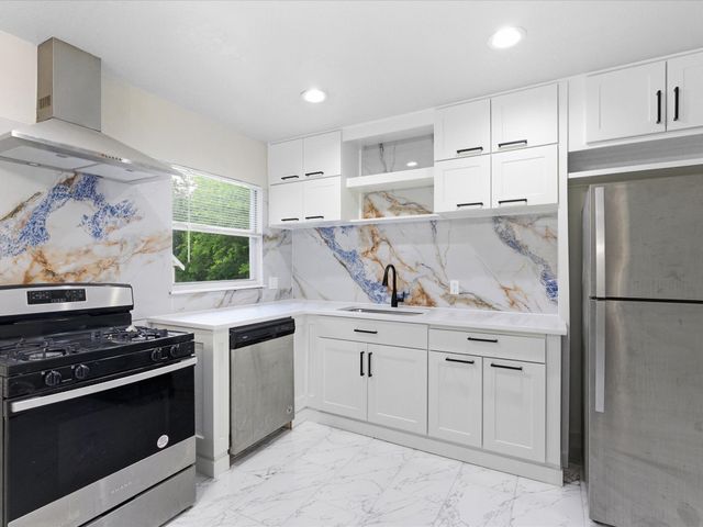 2125 Huntington Drive, Arlington, TX 76010