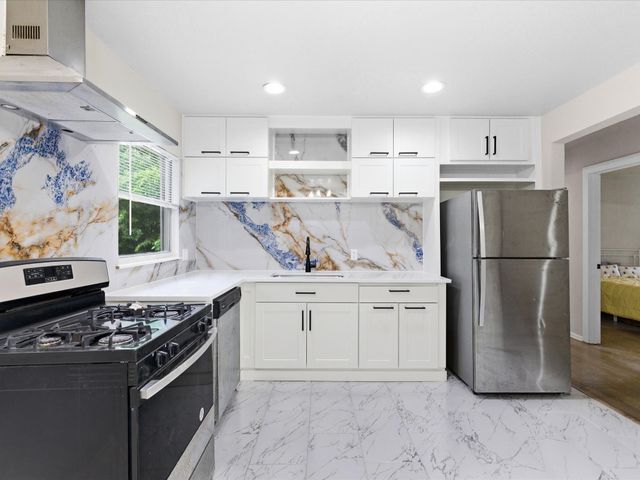2125 Huntington Drive, Arlington, TX 76010