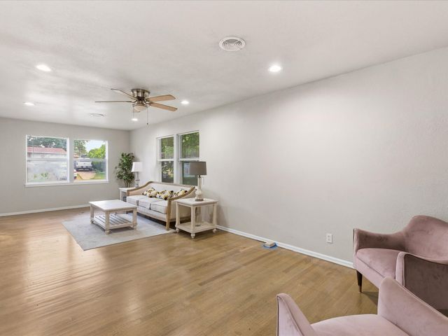 2125 Huntington Drive, Arlington, TX 76010