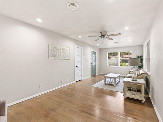 2125 Huntington Drive, Arlington, TX 76010