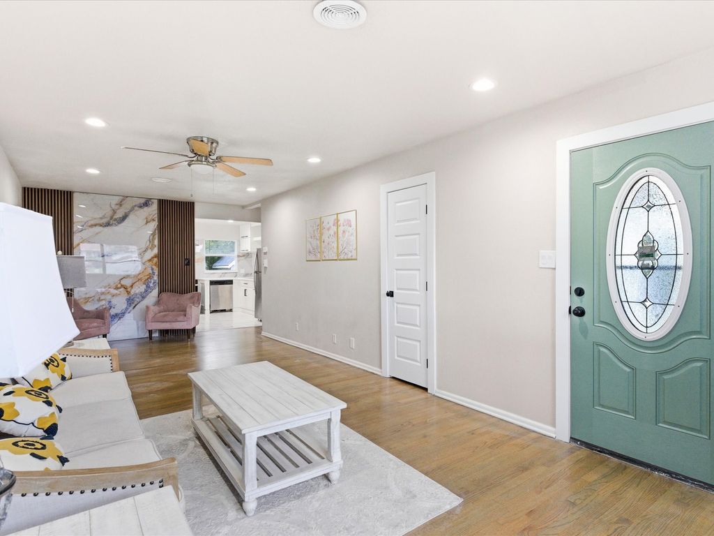 2125 Huntington Drive, Arlington, TX 76010