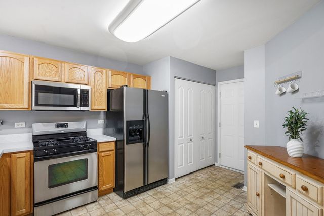 28088 W Niagara Street, Lakemoor, IL 60051