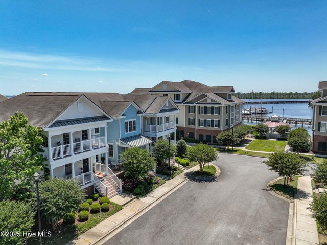 207 S Academy Street, Washington, NC 27889