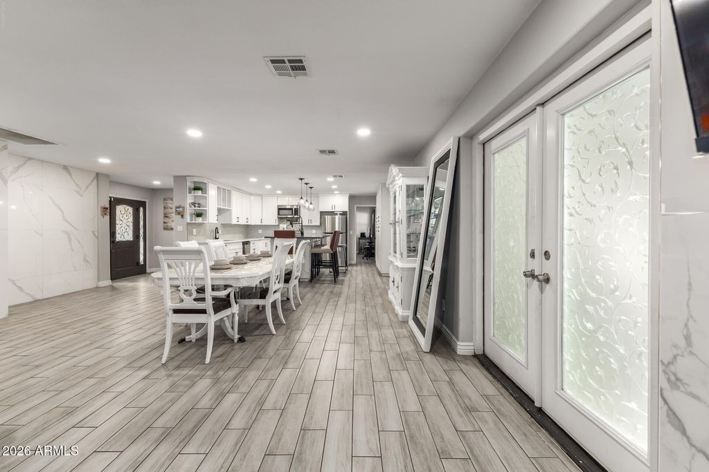 Image 10 of property listing at 5738 W PIERSON Street, Phoenix, AZ 85031