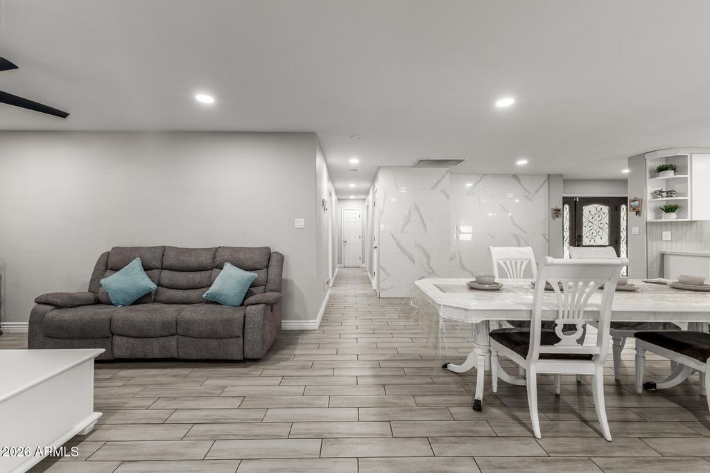 Image 11 of property listing at 5738 W PIERSON Street, Phoenix, AZ 85031