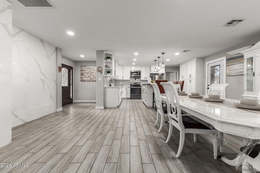 Image 12 of property listing at 5738 W PIERSON Street, Phoenix, AZ 85031