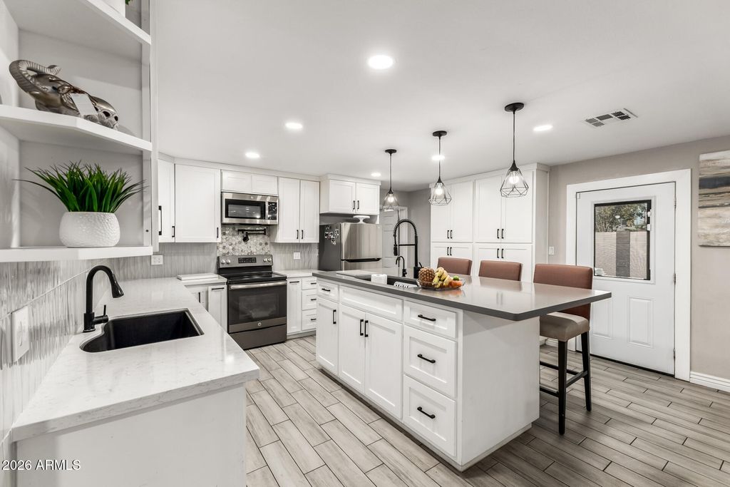 Image 14 of property listing at 5738 W PIERSON Street, Phoenix, AZ 85031