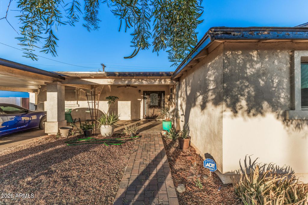 Image 4 of property listing at 5738 W PIERSON Street, Phoenix, AZ 85031