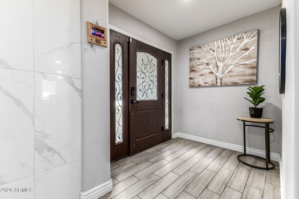 Image 7 of property listing at 5738 W PIERSON Street, Phoenix, AZ 85031