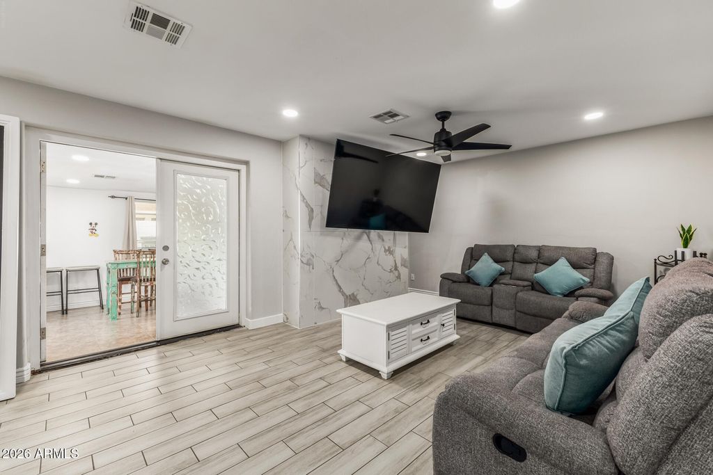 Image 8 of property listing at 5738 W PIERSON Street, Phoenix, AZ 85031